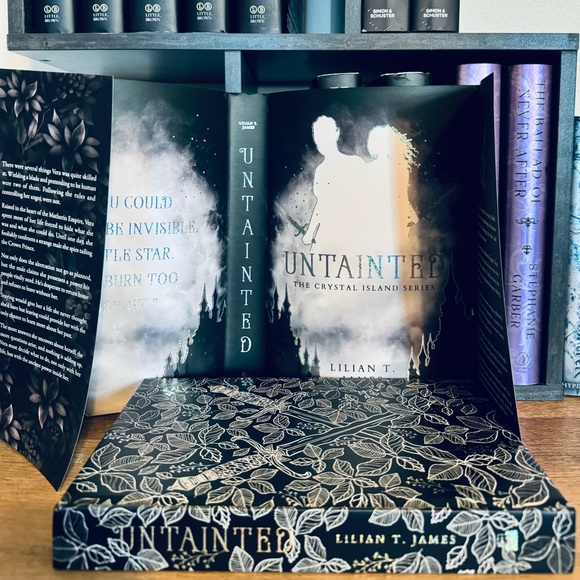 Bookish box Exclusive Signed Edition Untainted by Lilian T. James - Picture 10 of 15
